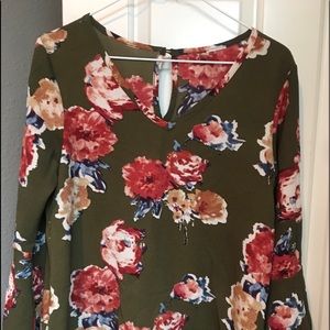 Rose and Olive beautiful blouse; size small.